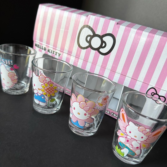 💗 Hello Kitty glassware set 💗 - Picture 3 of 7